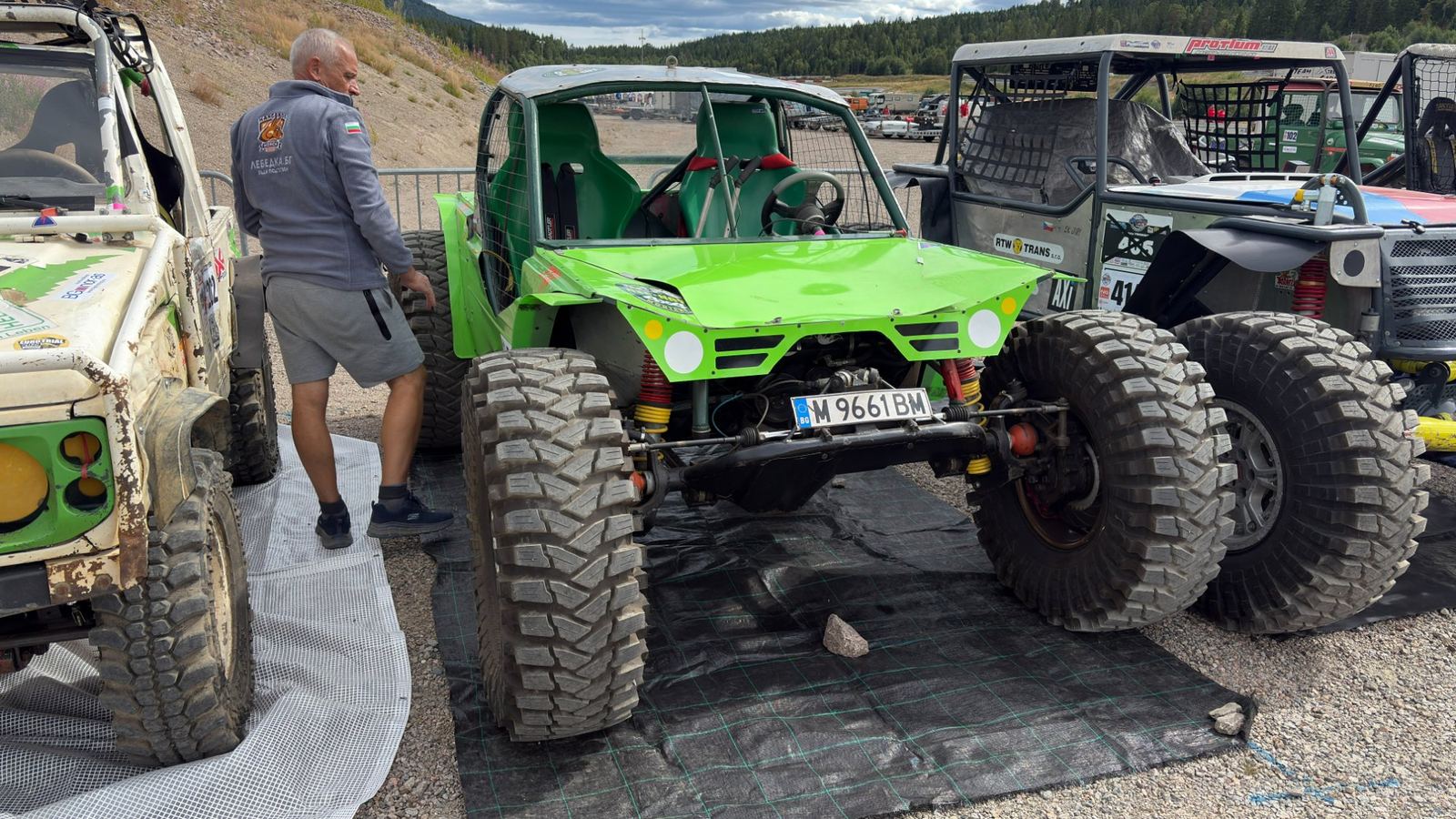 Състезателният 4х4 автомобил на NAYD AUTO в пит зоната на Европейското по траял, Норвегия 2026
